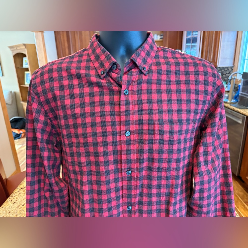 Vince men’s button front flannel shirt. Sharp red & blue plaid. Medium - Picture 2 of 6